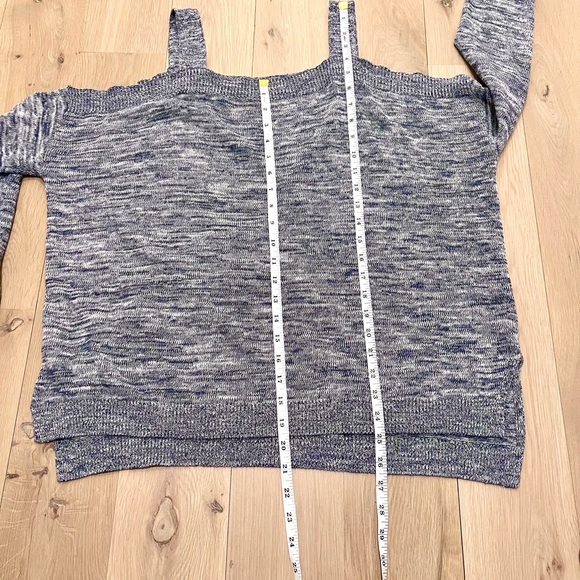 Stitches and Stripes Long Sleeve Cold Shoulder Sweater Marled Blue Medium - Picture 8 of 11